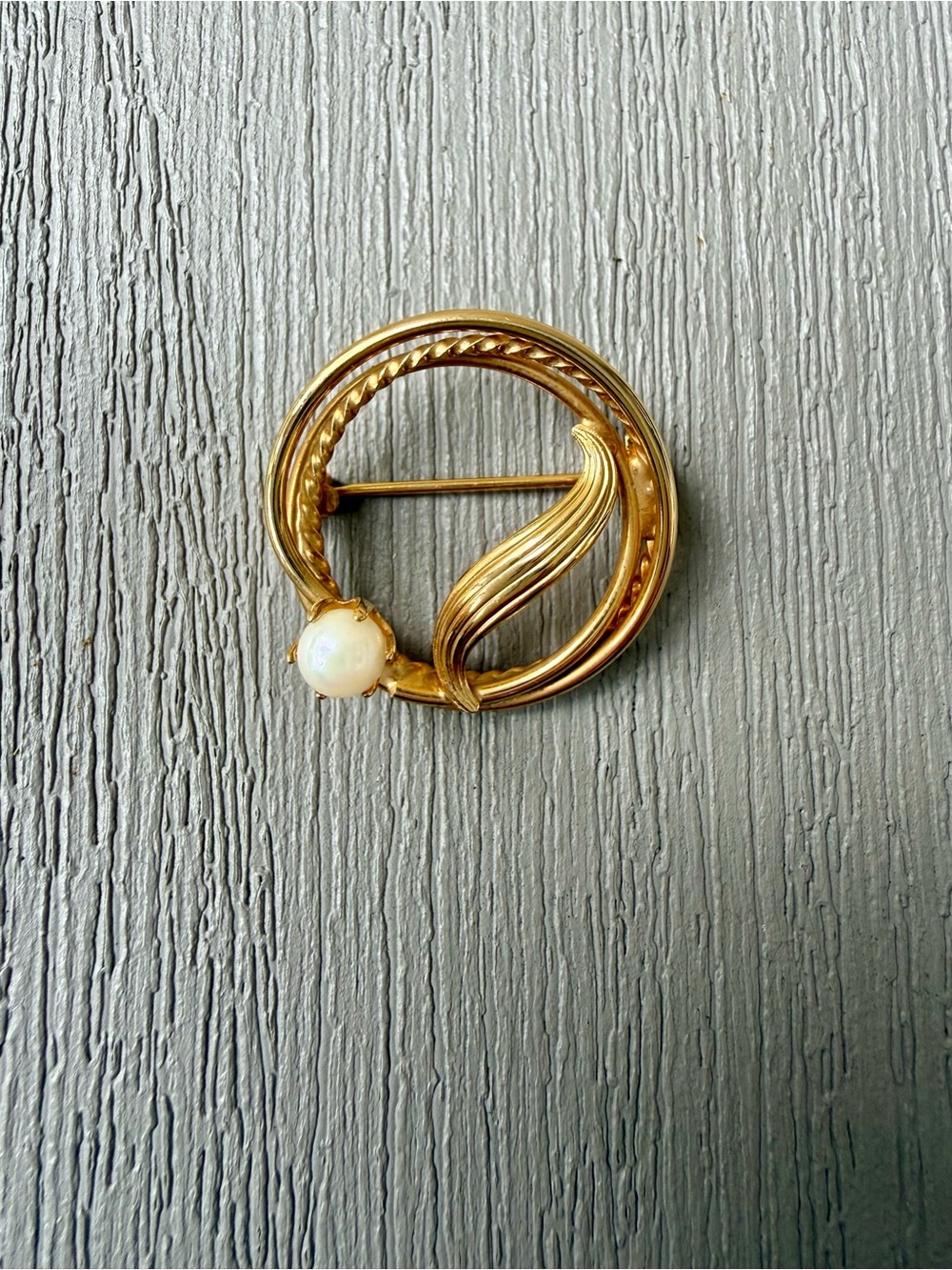 Vintage Gold Tone Swirl Circle Brooch Faux Opal Glass Cabochon MCM